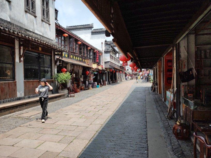 逃离荒凉之地